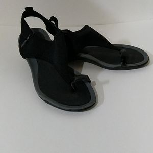 Dkny toe ring sandals